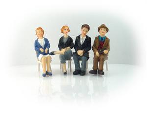 Massoth Electronics 2 Ladies, 2 Men - Seated Figurines 9200004