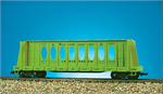 USA Trains Flat Cars Center I Beam Weyerhaeuser Center I Beam Flat Car- Green